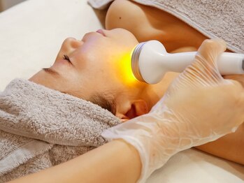 ロア ネイル アンド(loa nail and ...)の写真/【韓国の最新マシン】お肌に関する全てのお悩みに本格エイジングケア◎