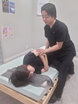 リッシュ(Riche)の写真/【首・肩スッキリ】本格カイロでガチガチのコリを解消!ヘッドマッサージ付◎