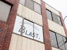 ブラスト(BLAST.)の雰囲気（ビル2階窓の大きな看板が目印♪左側の階段からお入り下さい。）