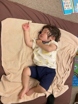 子育てママの整体サロン/施術中のお子様の様子