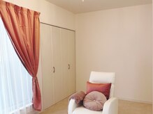 女性らしさをイメージした雰囲気を演出しています。