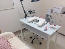 エミュール ネイル 河原町(Emure Nail)の雰囲気（半個室のプライベート空間でゆったりとお過ごしいただけます♪）
