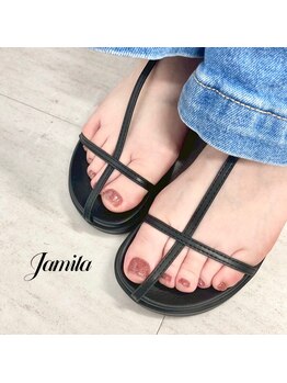 ジャミーラ/夏映えキラキラフットネイル