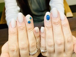 キラキラブローチネイル♪