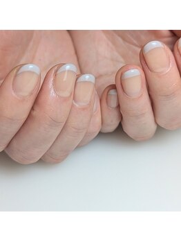 プルマ(pluma.)/シンプルに整うフレンチネイル