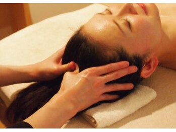 グラン イーノDAY SPA クレフィ三宮店の写真/【デスクワーク・スマホ疲れや考え事が多い方に】顔の筋肉や頭皮をもみほぐして蓄積疲労をスッキリと