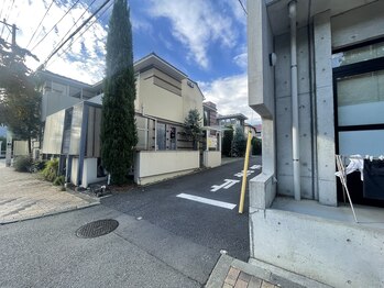 エオン アイラッシュ(eon.eyelash)/入り口は建物横の細い道から裏へ