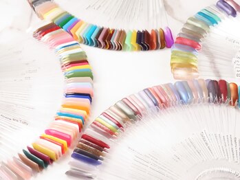 モカラテ(Moka Latte)の写真/カラー展開も豊富!丁寧な施術とデザイン力で、見るたび気分が上がる、あなたらしいネイルをご提案♪