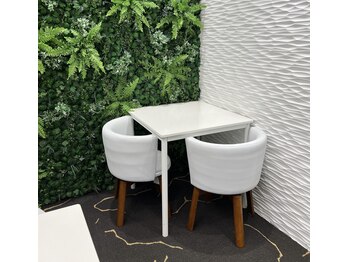 グレッシュ(Gresh)/待合室(サーバーのお水自由です)