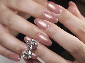 ソアネイル(SOAR NAIL)/存在感大！マオロックでキラキラ