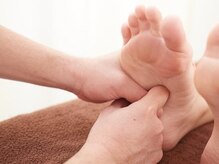 カラダレスキュー 世田谷上町店の雰囲気（リフレクソロジー(足つぼ)もできます♪足がつらい方は当店へ）