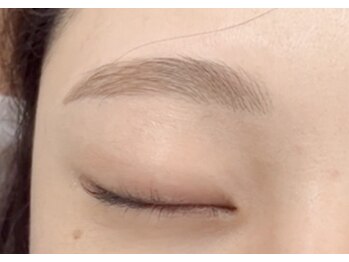 プラスアイ 銀座中央通り店/平行眉　担当：小畑