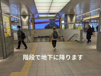 ヘッドミント 静岡店/階段で地下に降ります