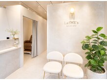 ラシーズ 南草津店(La SHE's)の雰囲気（落ち着いたオシャレでかわいい店内♪メイク直しも出来ます☆）