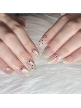 リッシュ トロワ(RICHE trois)/ホワイトマグ×ドットネイル