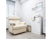 夏目ホワイトニングアンドネイル(夏目WHITENING＆NAIL)の雰囲気（2つの個室があって、お友達や家族と同時に施術可能）