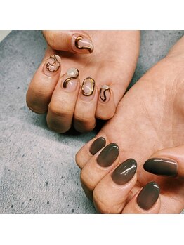 アトリエ ルー ネイルメゾン(atelier RU nail maison)/アシメネイル