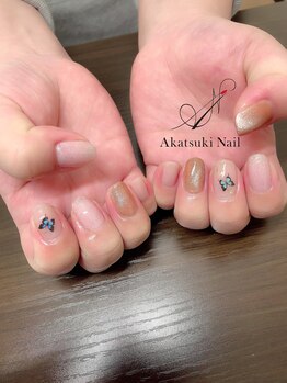 ナチュラル 蝶々ネイル