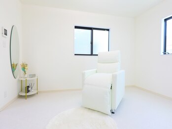 アムール(Amour)の写真/JR幕張駅から徒歩1分・京成幕張駅から徒歩3分の好立地で通いやすい☆まつ毛,眉毛の事は当店にお任せ下さい!