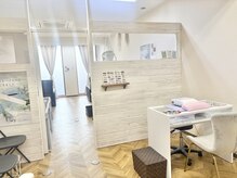 フィリス センター南店(PHYLIS)の雰囲気（自然光が差し込む開放感ある店内【センター南駅/ネイル/まつげ】）