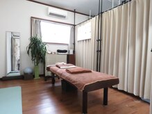 ケアスポット イーズ(care spot e's)の雰囲気（整体、マッサージ、足つぼ、ヘッドケアなど完全個室で施術します）