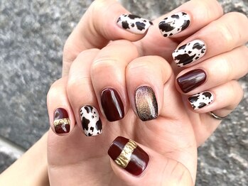ミネルバネイル(MINERVA nail)/ボルドーマグネット×牛柄ネイル