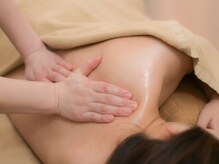 ケイカ(KEIKA)/16.横向き施術で肩こり解消！
