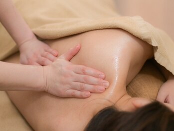 ケイカ(KEIKA)/16.横向き施術で肩こり解消!