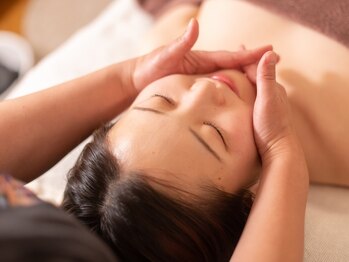 アランプスパ(ARNHP-Spa)の写真/表情筋をゆるめて、毛穴レス小顔へ