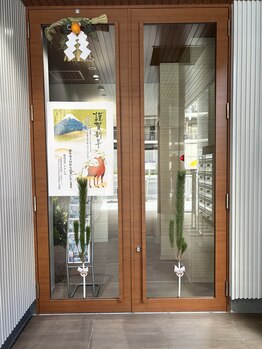 リスドーレ(Lys dor'e)/当店ビルの1階入り口