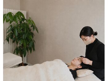 イオ(iO)の写真/モチの良さで選ばれる♪長持ちカールで毎日のメイクが楽になる◎まつげパーマと眉ワックスのセットも人気！