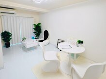 リルマコの雰囲気（白で統一された空間は日々の疲れをほどき心までリセット♪）