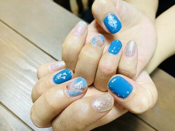 大人のくすみブルー