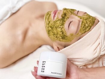 ティアラ 葛西店(TIARA)/ハーブピーリングでハリツヤ肌へ