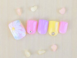 華やかなフットジェルネイル☆