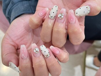 エムウィッシュ アヴァンス メルサ栄店(M.wish Avance)/ドット&チークネイル