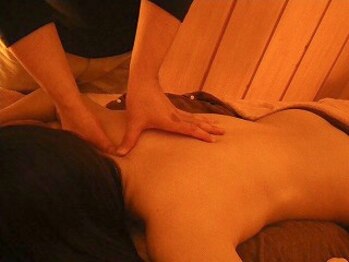 ラクビヨリ(楽日和)の写真/【辛い方の駆け込み処！】たまらない首や肩の辛さ、当店にお任せ下さい！コリをほぐしてスッキリ軽い身体へ