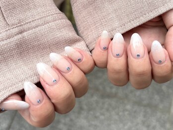 サロン ド ルピア(SALON de LUPIA)の写真/丁寧なカウンセリングで、貴方に似合う大人ネイルをご提案☆お気に入りのデザインで指先から気分UP！