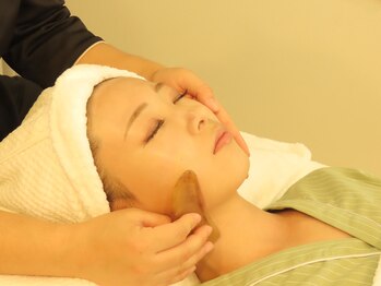 アイシス/小顔コルギ