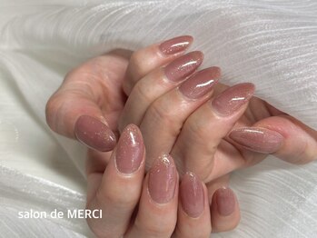 サロン ド メルシー(Salon de MERCI)の写真/【オフ込☆ワンカラー/ラメグラ¥3900】三宮高架下/可愛い隠れ家サロン☆ベテランネイリストのみ在籍♪