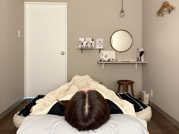 スリーク(SREEK)の写真/完全個室の贅沢ベッドで枕も調整。コリ解しで疲れ解消をサポートし、99％寝落ちの夢心地へ誘う至福の時を♪