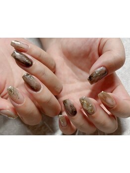 ネイル・アイメニューの同時施術が可能