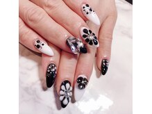 ネイル サロンアンドスクール リッシュ(Nail Salon&School riche)/モノトーンフラワー