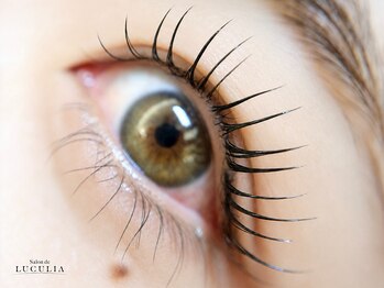 サロンドルクリア(Salon de LUCULIA)の写真/まつ毛悩みに合わせ仕上がり提案◎根本から立上げ、目の形の美しさを活かし、ぱっちり目元へ♪