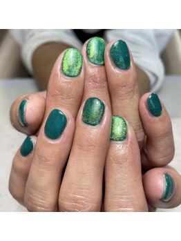 ヘアーアンドネイル ルシア(Hair&Nail Lucia)/グリーンのマグネットネイル♪