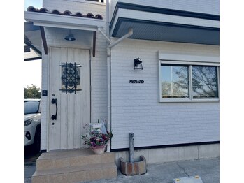 メナードフェイシャルサロン 茂原東/玄関前に駐車場