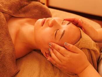 Nail＆Relaxation Salon PUAの写真/がんばるママの味方！首肩デコルテマッサージ付き極上フェイシャルで、疲れを癒して、透明感あふれる美肌へ