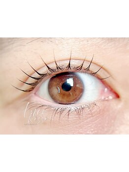 ナチュラル上品な目元にしたい