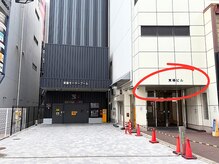 TSUTAYAの左横の立体パーキングの隣【東陽ビル】の7階になります