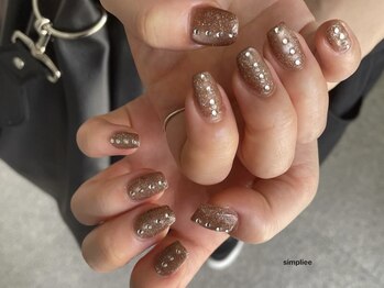 シンプリー ネイルアンドアイラッシュ 祖師谷大蔵店(Simpliee Nail&Eyelash)の写真/旬のワンホンネイル/韓国パーツをご提案♪【Simpleデザイン90分ワンカラー+アートでワンランク上の手元に】